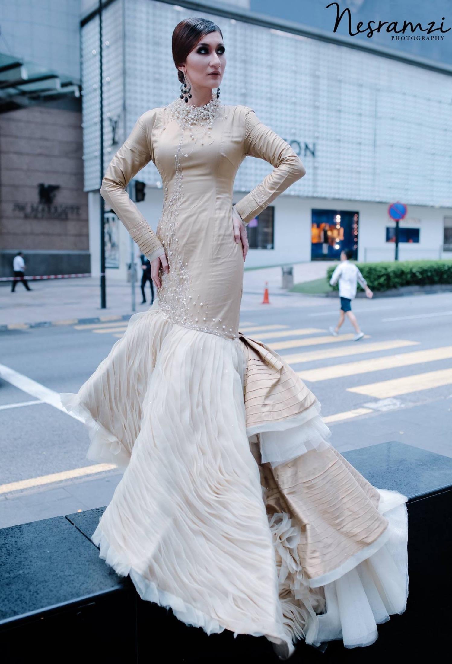 Modern dress with organdy layers — Traditional